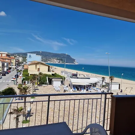 Lägenhet Con Vista Monte Conero