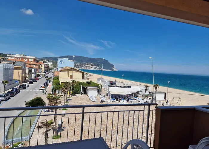 Lägenhet Con Vista Monte Conero
